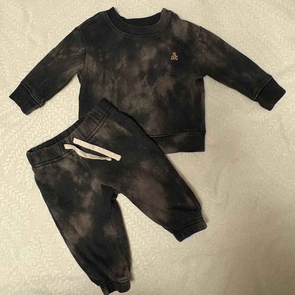 3 BabyGap Tracksuits 6-12 months - Picture 3 of 4